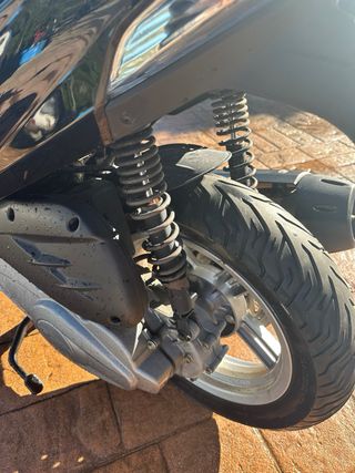 Kymco Agility City 125 Negra