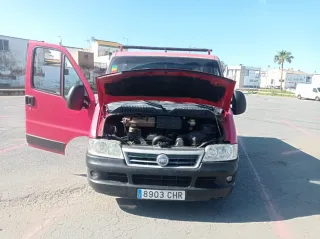 Furgoneta Fiat Ducato Roja