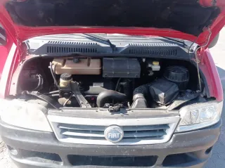Furgoneta Fiat Ducato Roja