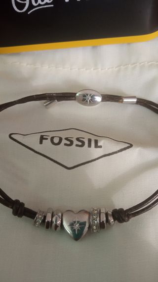 Pulsera Fossil Corazón Plata y cuero.Caja original