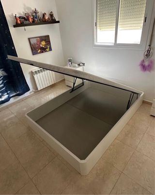 Letto in legno e tessuto beige