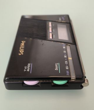 Radio Philips D-1848 FM Portátil