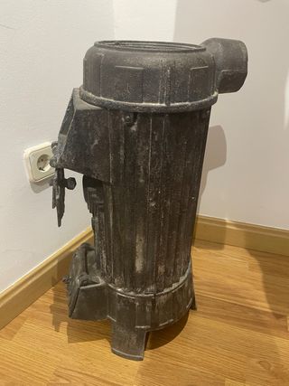 Antigua estufa serrín hierro