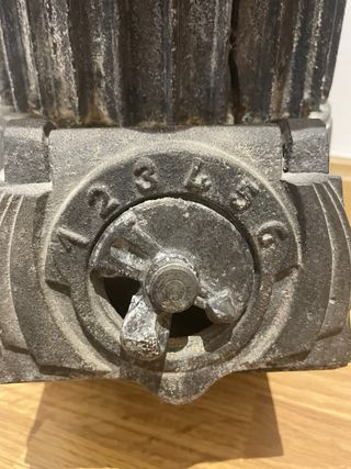 Antigua estufa serrín hierro