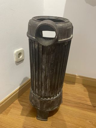 Antigua estufa serrín hierro