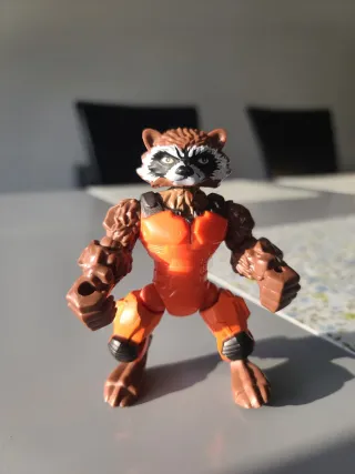 Action figure di Rocket Raccoon della linea Marvel Super Hero Mashe