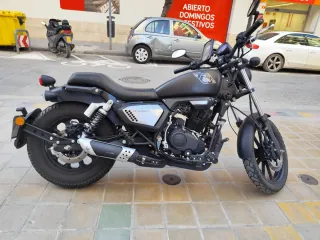 Keeway 125cc Moped + 2 Cascos