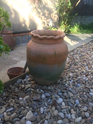 Maceta antigua de terracota