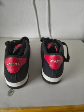 Zapatillas Adidas Negras y Rojas