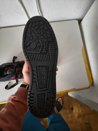 Zapatillas Adidas Negras y Rojas