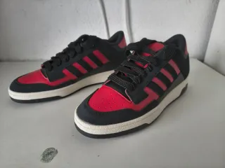 Zapatillas Adidas Negras y Rojas