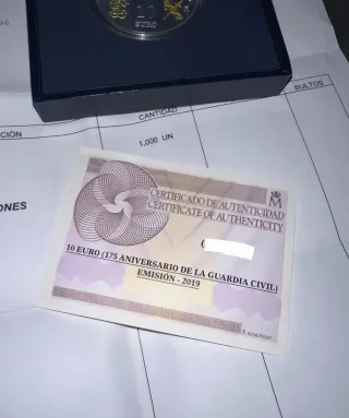 Monedas de oro y plata con certificados