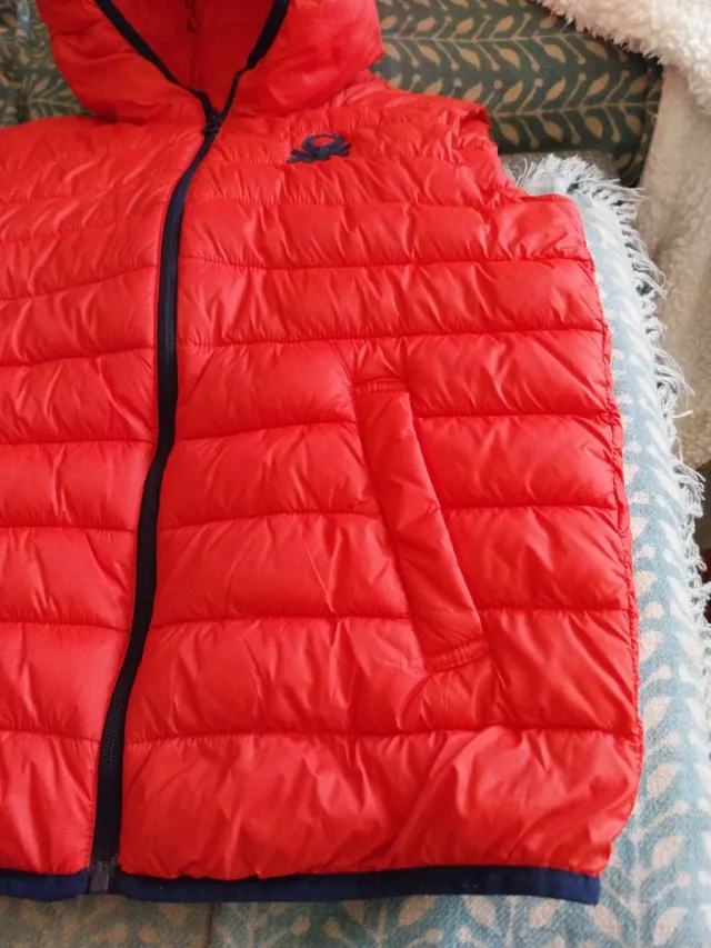 Chaleco Benetton con capucha