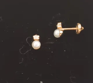 Pendientes flor perla y circonita oro dormilonas.