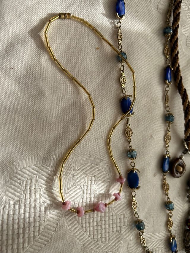 Lote de collares y una de cinco collares y una pul