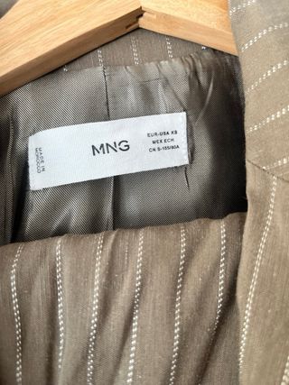 Conjunto traje Mango rayas beige