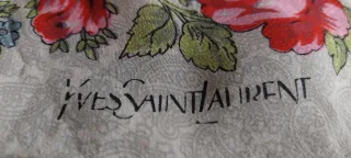 Pañuelo Vintage YSL Flores Rojas