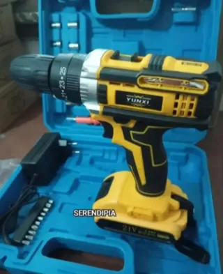 TALADRO ATORNILLADOR INALÁMBRICO EN SU MALETÍN.