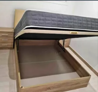 Lettini in tessuto e legno con materassi