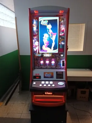 Máquina Tragaperras Neopolis. Premio se 1000€.