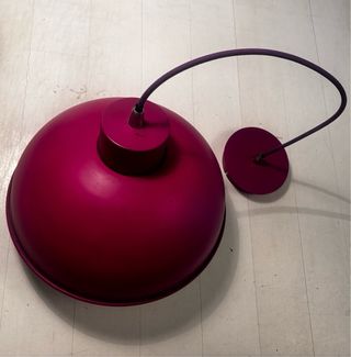 Lámpara colgante morada y plateada