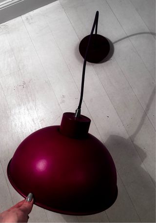 Lámpara colgante morada y plateada