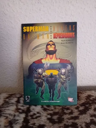 BATMAN SUPERMAN ALIENS DEPREDADORES
