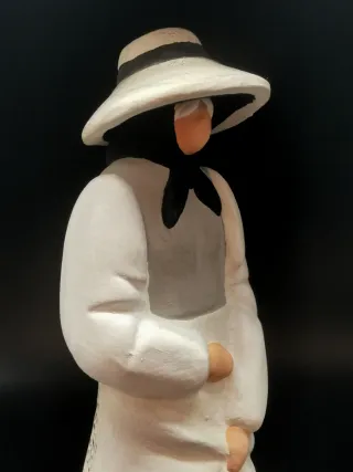 Figura ibicenca vintage de terracota. 28 cm.