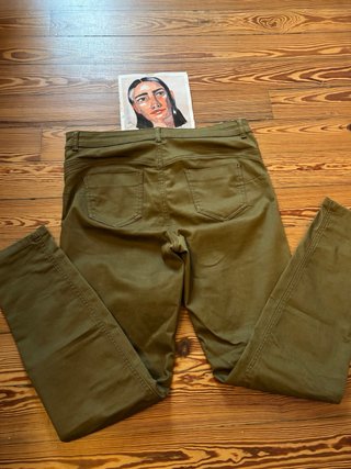 Pantalón caqui elástico Calzedonia Talla XL