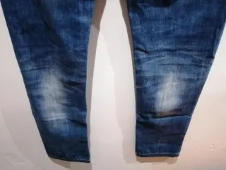 Pantalón vaquero roto. Des Jeans.