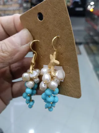 Orecchini pendenti con stelle marine e perle