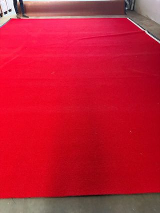 Alfombra césped artificial roja