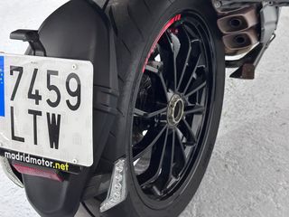 MV Agusta Veloce Rosso 800