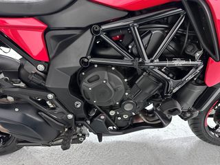 MV Agusta Veloce Rosso 800