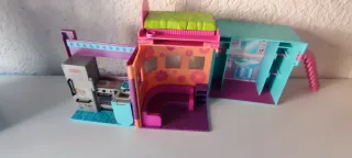 Casa de muñecas colorida