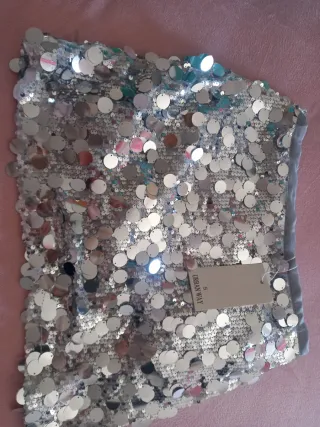 Falda plateada con lentejuelas