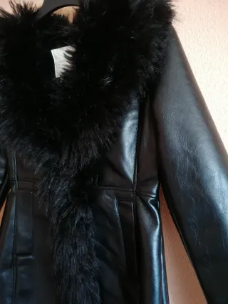 Abrigo negro con pelo