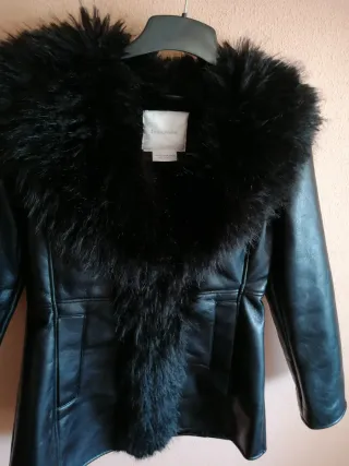 Abrigo negro con pelo