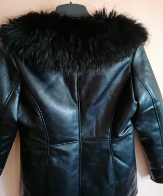 Abrigo negro con pelo