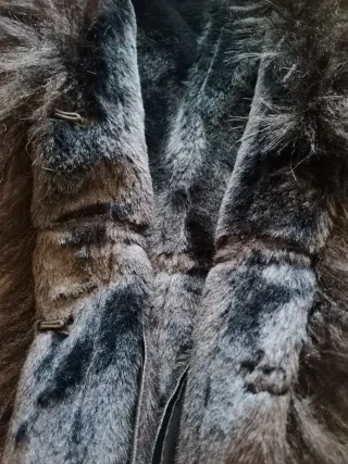 Abrigo negro con pelo