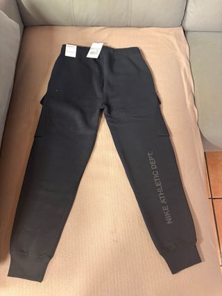 Pantalón Cargo Nike Club Fleece Negro
