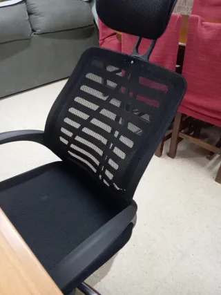 Escritorio y silla de madera y metal