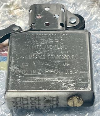 Mechero Zippo USA  con grabado floral