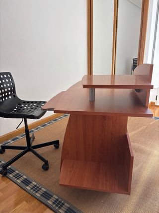 Escritorio madera con bandeja teclado