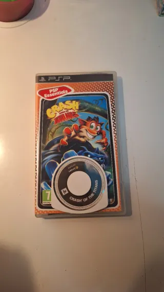 Crash Lucha de Titanes PSP Completo