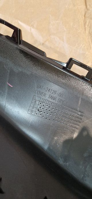 Cubierta Lateral Izq Depósito Yamaha MT-07 Negra