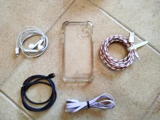 iPhone 11 con accessori