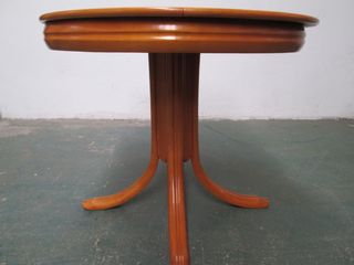 Mesa de comedor redonda de madera