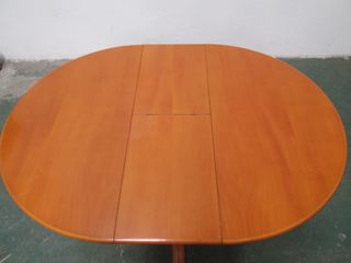 Mesa de comedor redonda de madera