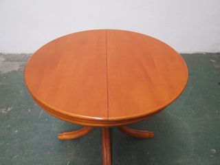 Mesa de comedor redonda de madera